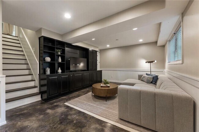 Building Photo - 4243 McClatchey Cir NE