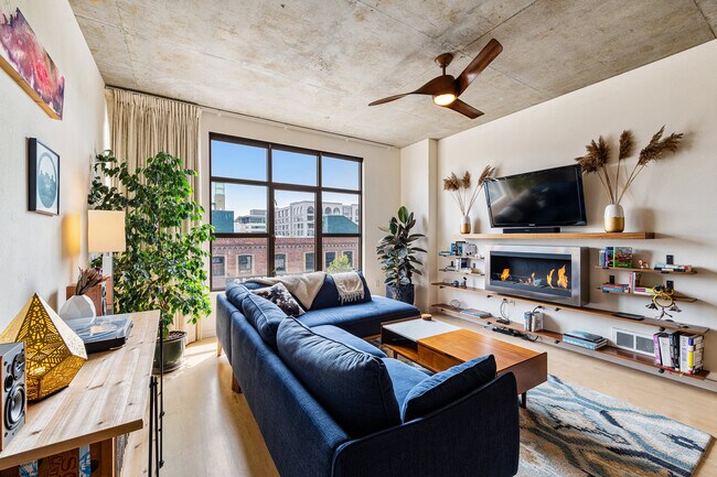 Building Photo - 288 3rd St