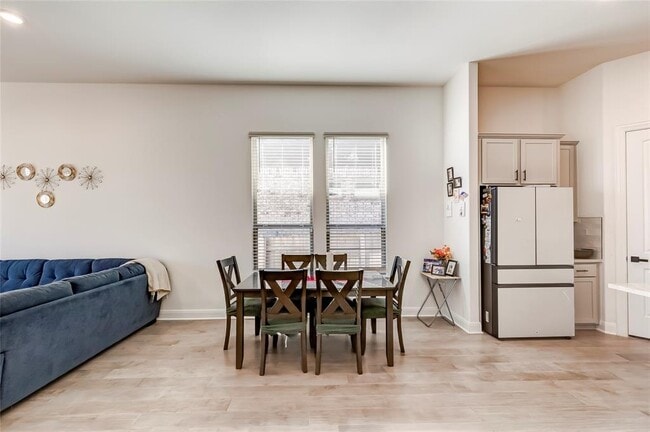 Building Photo - 2824 Stone Branch Dr