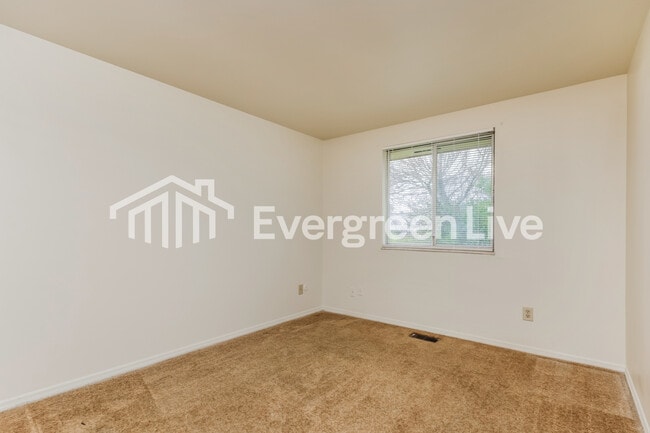 Building Photo - 5989 Chatsworth Dr