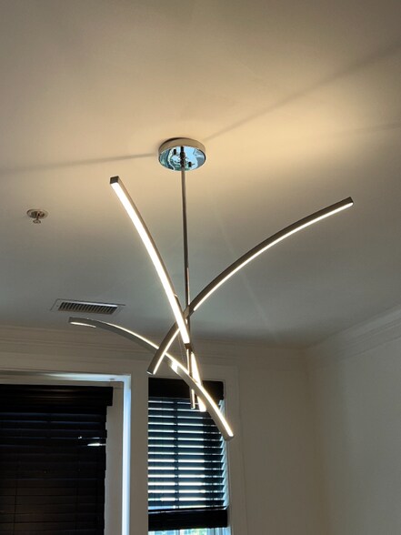 Building Photo - 1210 R St NW