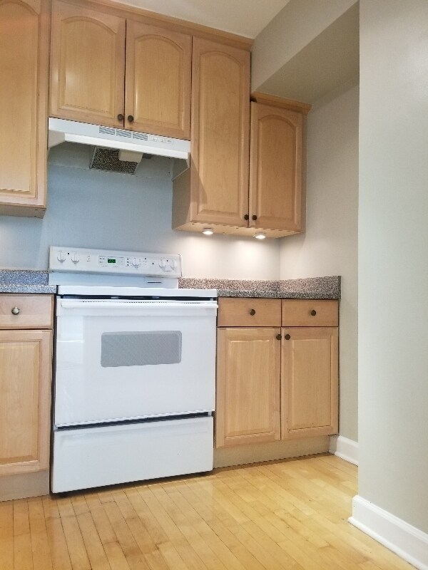 Building Photo - 3600 N Lake Shore Dr