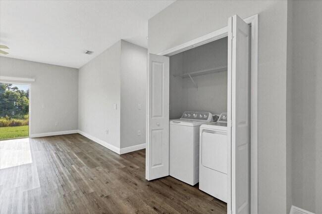 Building Photo - Brand new Duplex stocked with upgrades