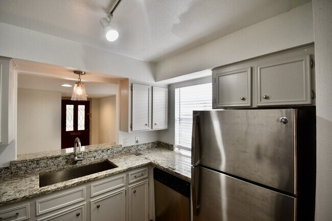 Building Photo - 4404 Basswood Ln