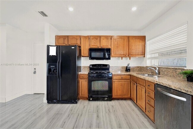 Building Photo - 10591 SW 122nd Ct