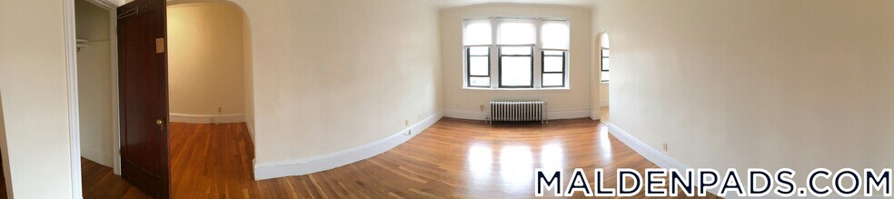 Building Photo - 349 Pleasant St