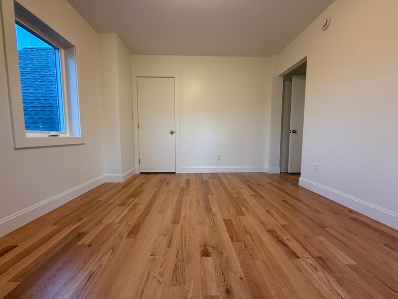 Building Photo - 35 Grant St