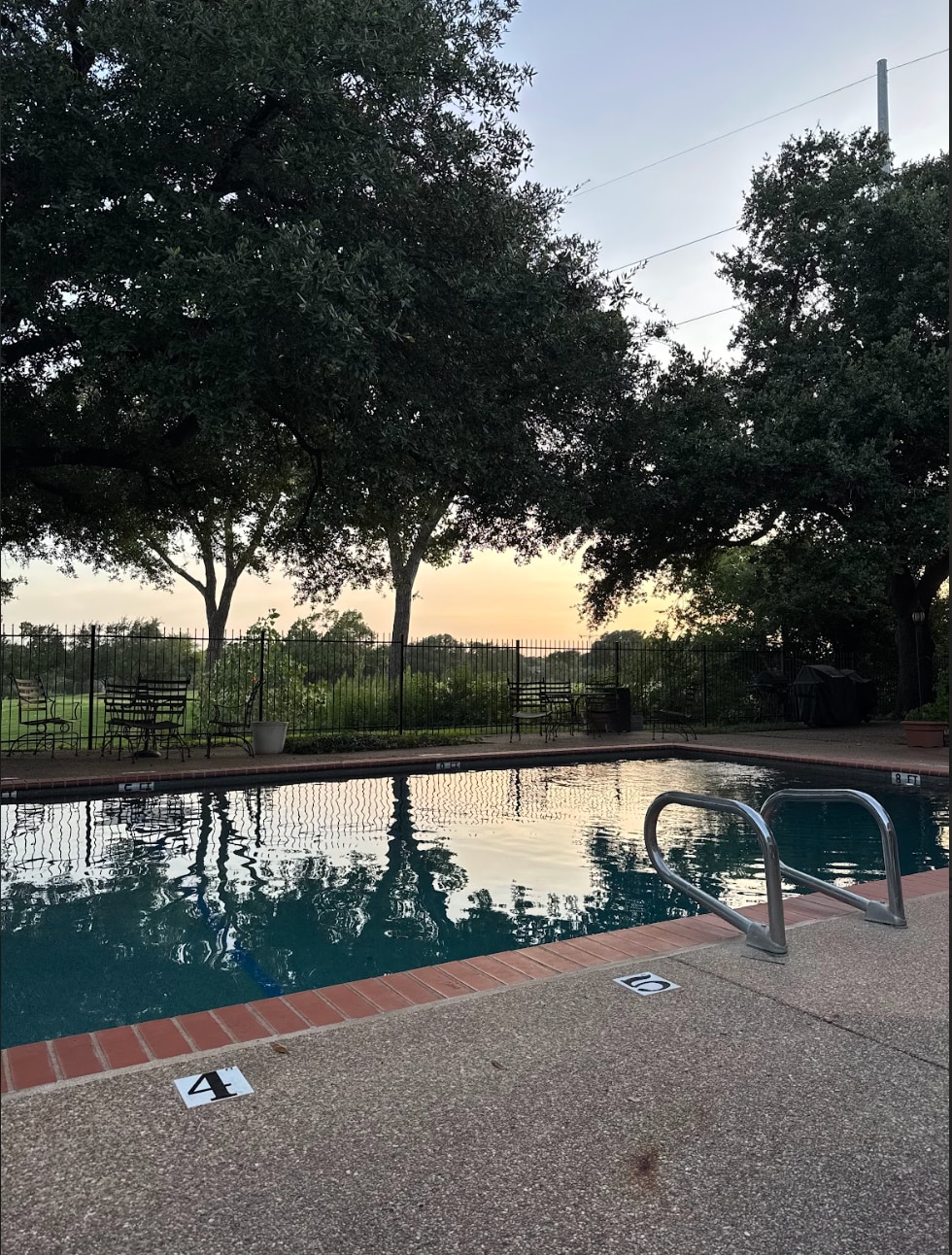 Building Photo - 513 W Lookout Dr