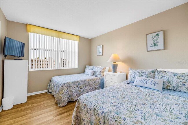 Building Photo - 6021 Bahia Del Mar Cir N
