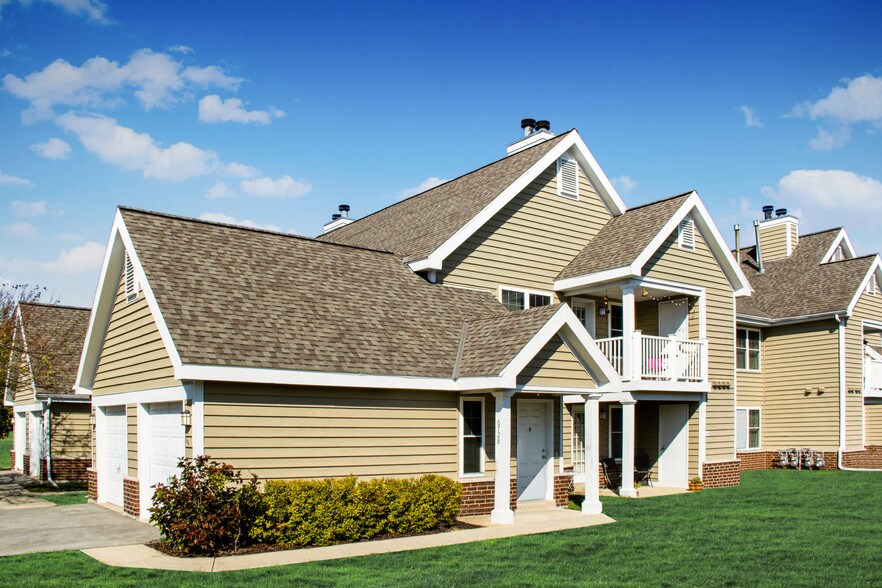 Manchester Oaks 6801 S Parkedge Cir Franklin WI 53132 Apartment Finder