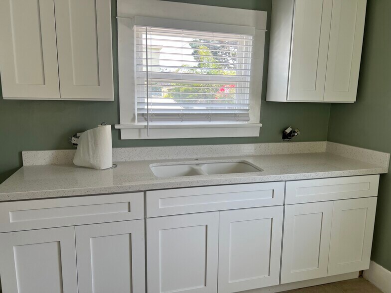 New kitchen cabinets and countertop - 1819 10th St
