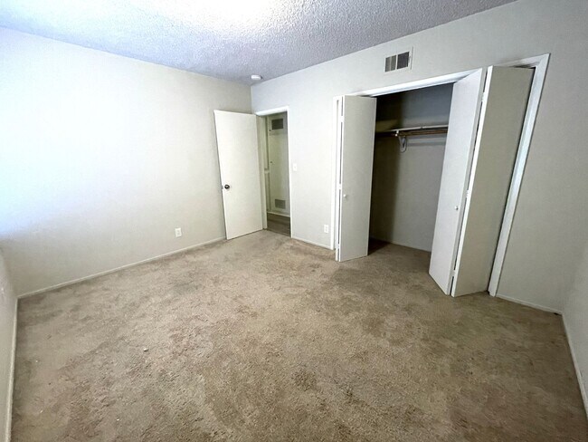Building Photo - 1704 S Fern Ave