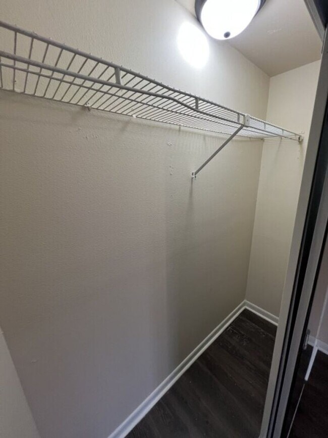 Building Photo - Brightside View