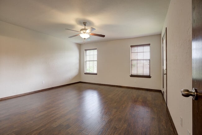 Building Photo - 509 Finch St