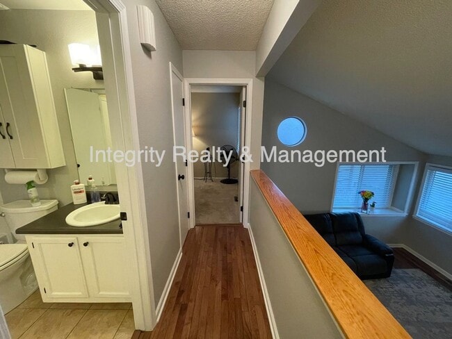 Building Photo - 475 E Chiswick Cir