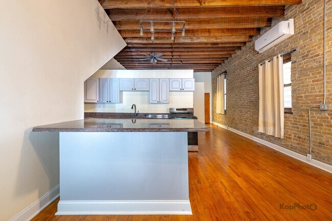 Building Photo - 2955 N Spaulding Ave