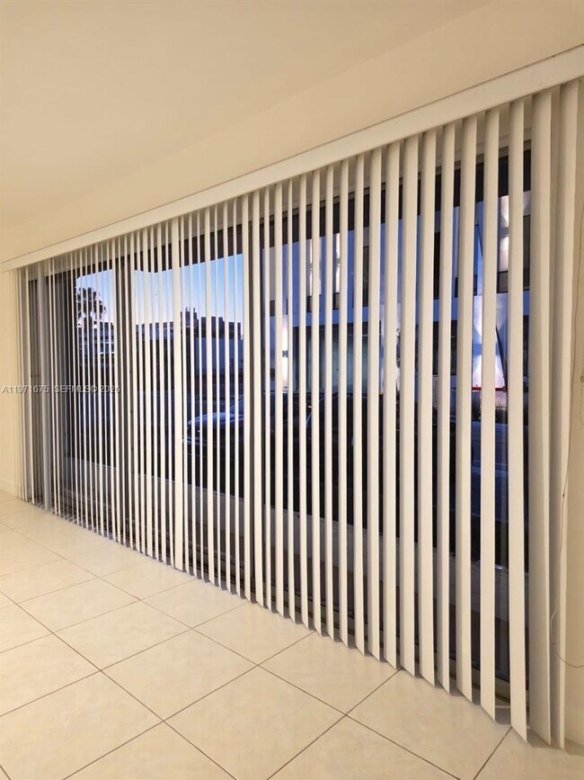 Building Photo - 9490 E Bay Harbor Dr