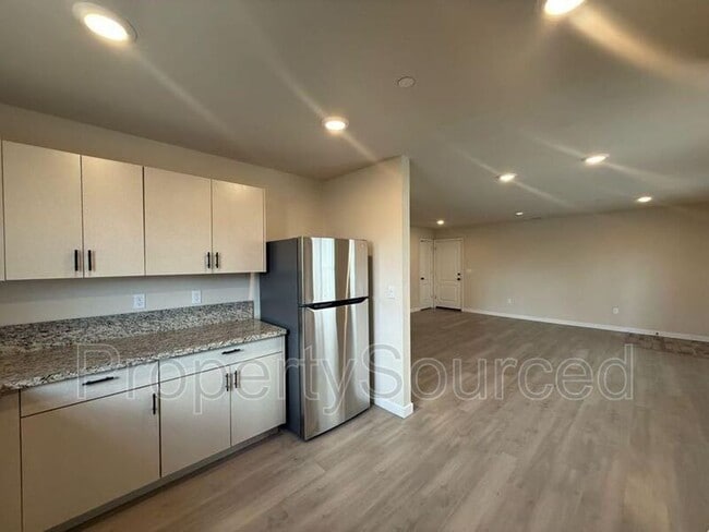 Building Photo - 936 W Alameda St