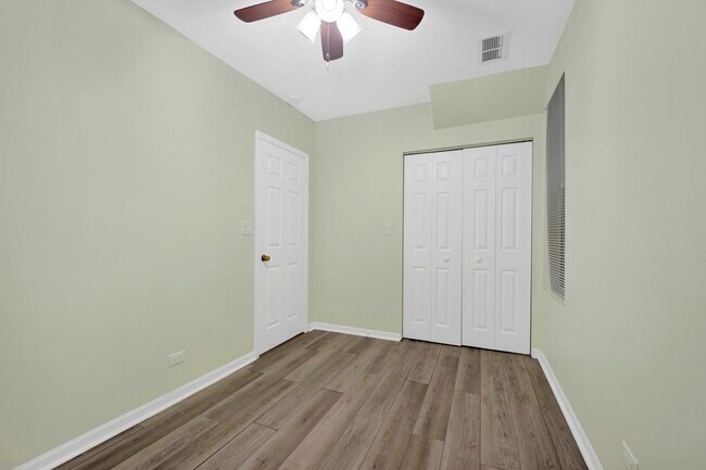 Building Photo - 1329 N Oakley Blvd
