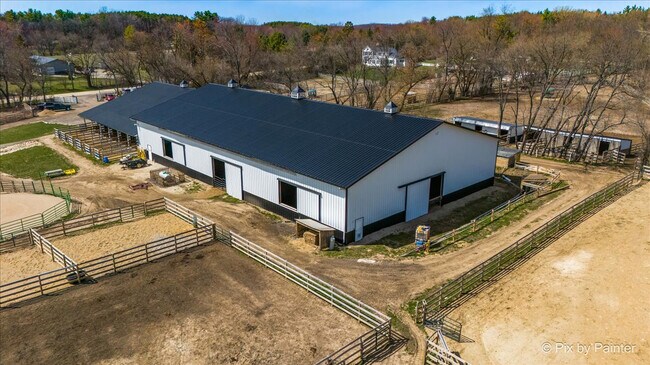 Building Photo - 708 S Rose Farm Rd