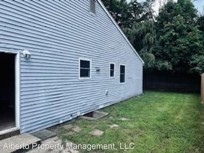 Building Photo - 2 br, 1.5 bath House - 2505 Lexington Ct.