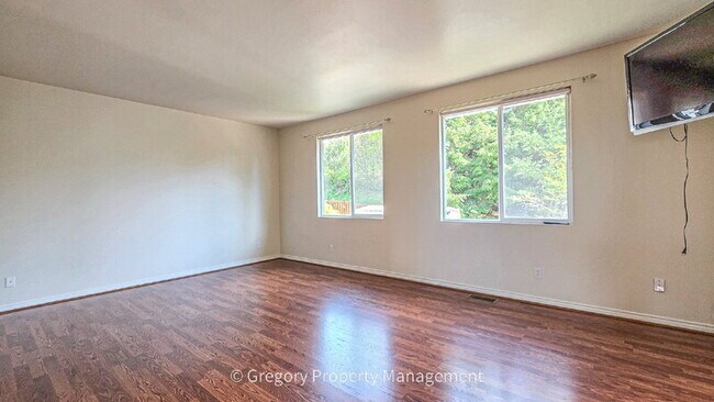 Building Photo - 6920 137th Pl SE