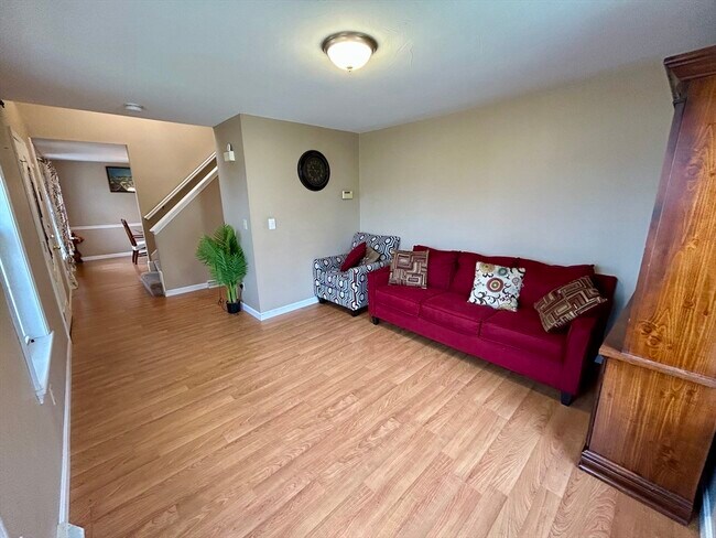 Building Photo - 35 Fox Meadow Dr