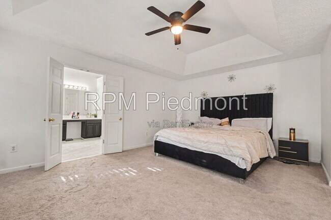 Building Photo - 550 Claudel Ct SW