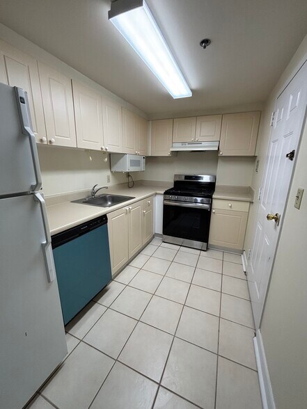 Kitchen - 1501 Clairmont Rd