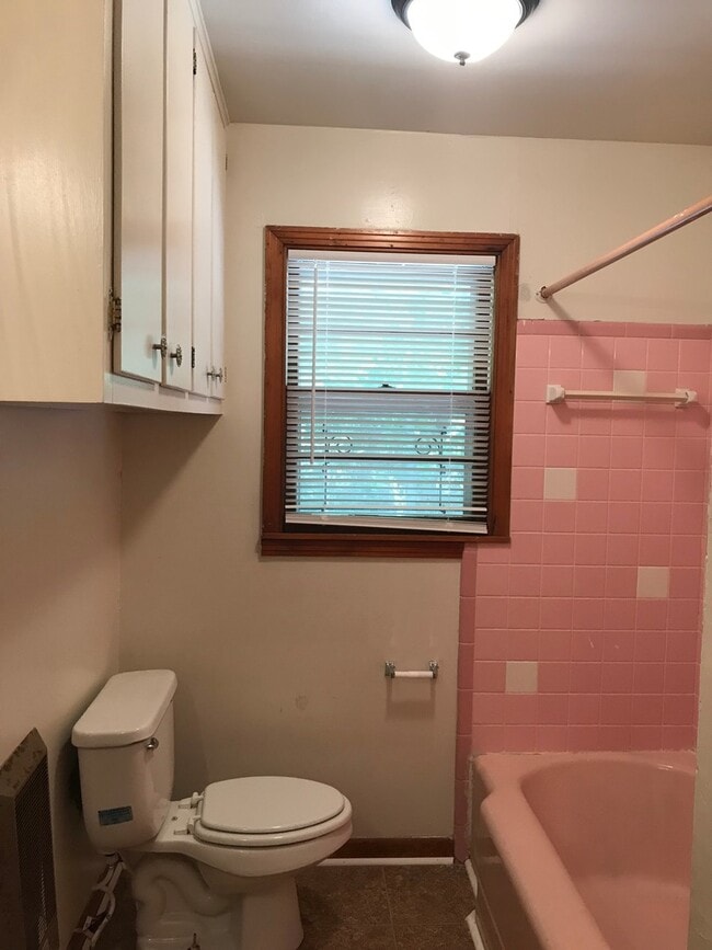 Building Photo - Collinwood Drive-5000