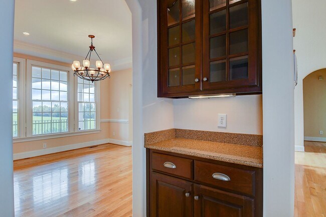 Building Photo - BEAUTIFUL HOME FOR RENT SOUTH CHESAPEAKE!