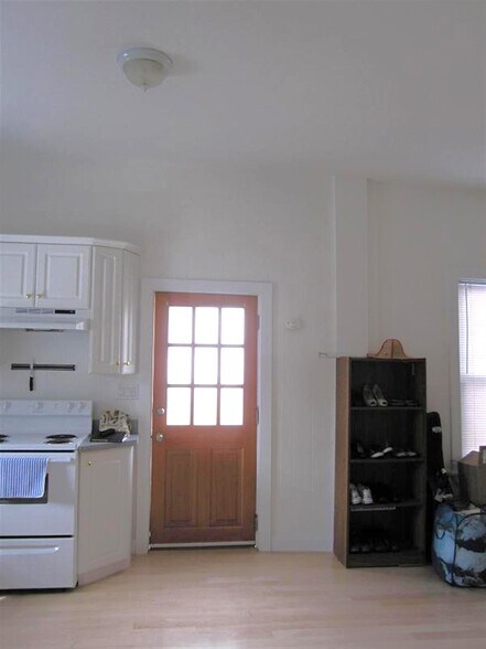 Building Photo - 11 Craigie St