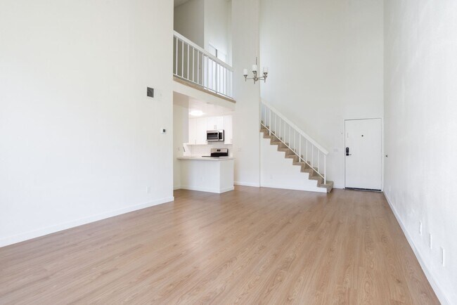 Interior Photo - West Knoll Plaza