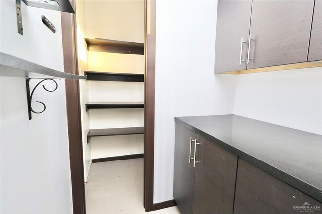 Building Photo - 28 Grovewood Ave