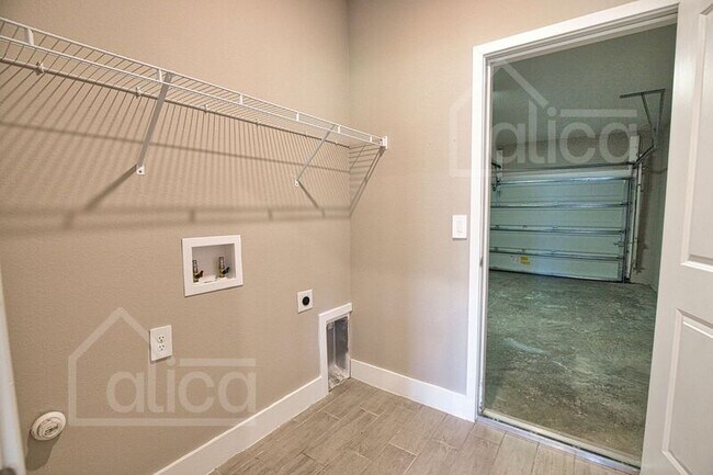 Building Photo - 3957 Constitution Dr