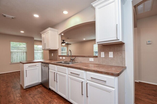 Building Photo - 1115 Eden Park Ln