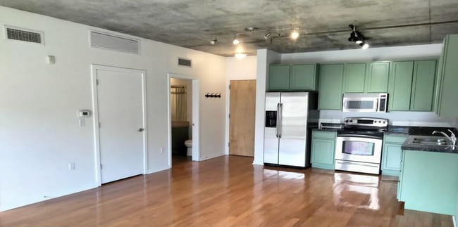 Building Photo - Amazing one bedroom one bathroom Denver Condo