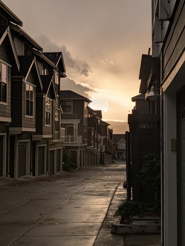 Building Photo - 1918 Northeast Kenyon Court