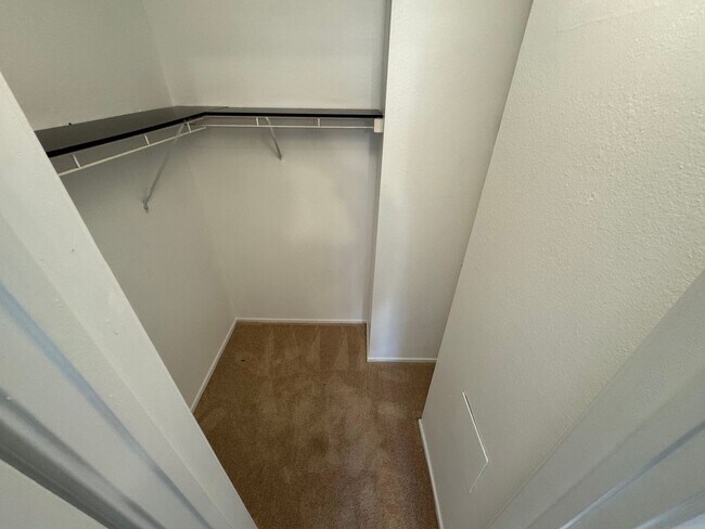 Building Photo - Bright And Cozy 2 Bed 2 Bath Condo In Vibrant Pointe At Park Center