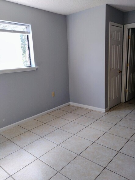 Building Photo - 1754 Cedar Lake Dr