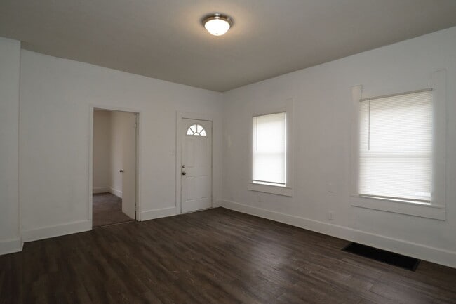 Building Photo - 2 Bedroom Indianapolis House!