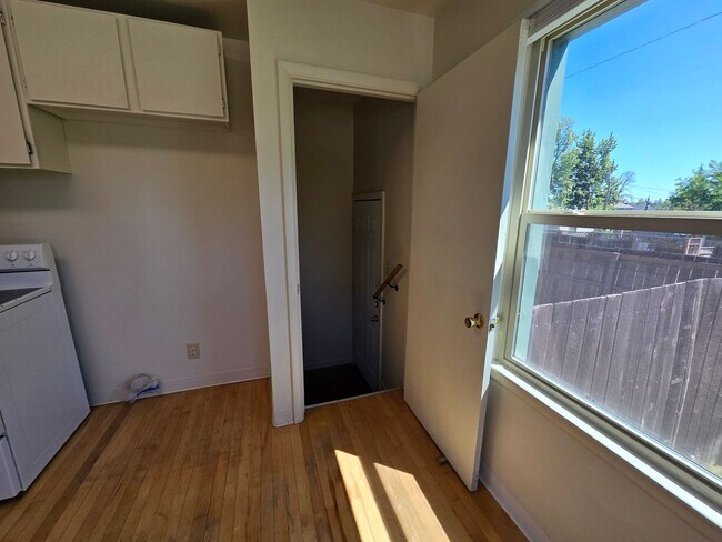 Building Photo - Beautiful North Side Home! Available Now!