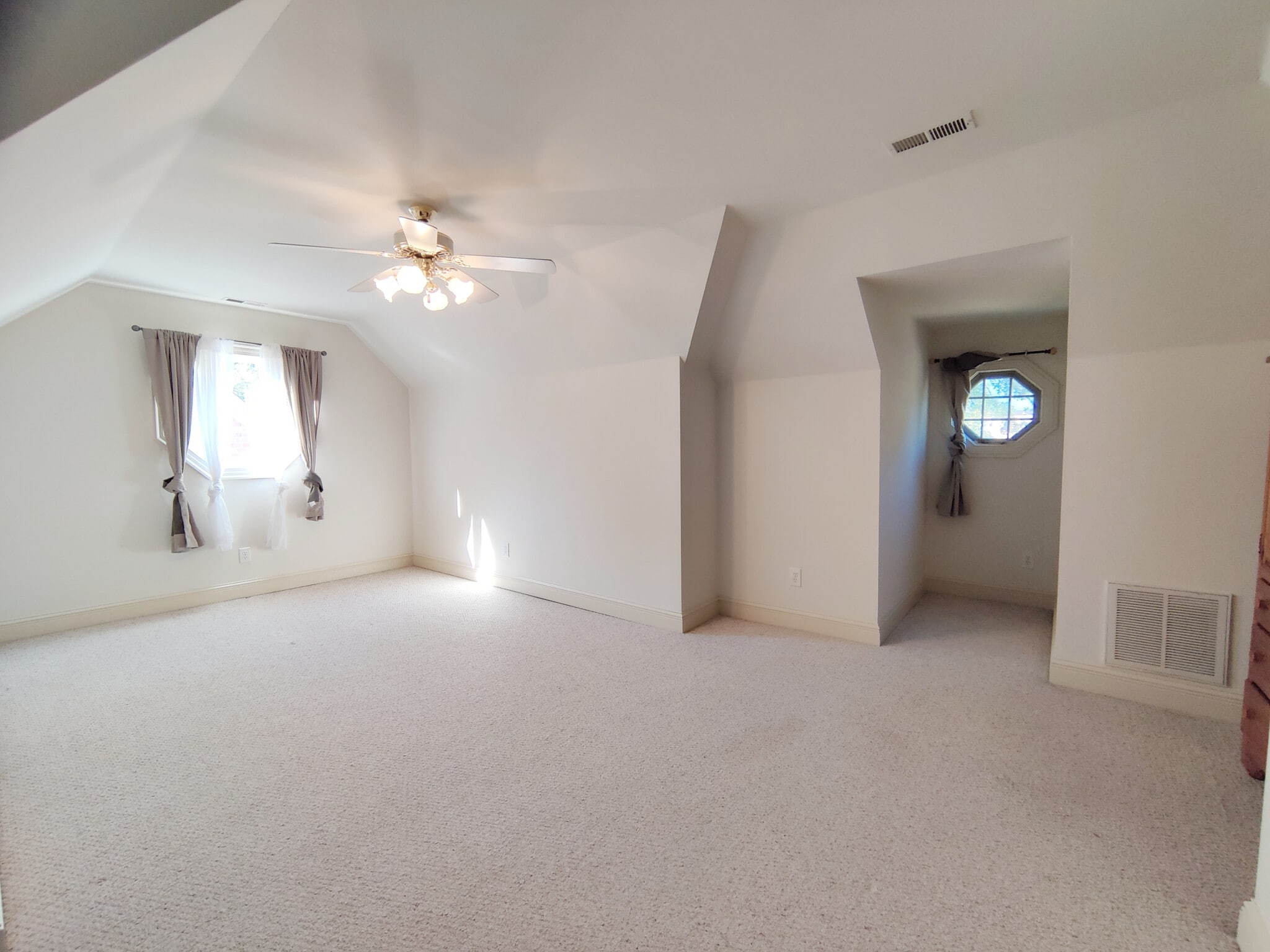 Building Photo - Room in Townhome on Presidents Dr