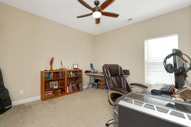 Building Photo - Low Maintenance Condo Living