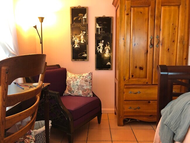 Building Photo - 1706 Druid Rd E