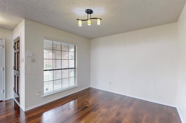 Building Photo - 719 Woodlake Dr