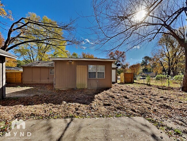 Building Photo - 6575 Ridgewood Rd