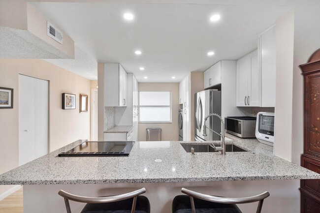 Building Photo - 27 Abbey Ln