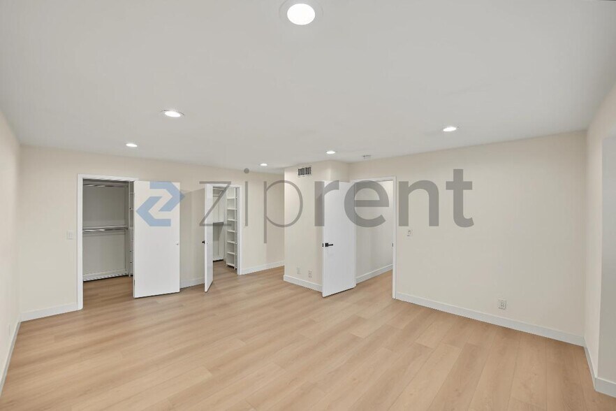 Building Photo - Unit