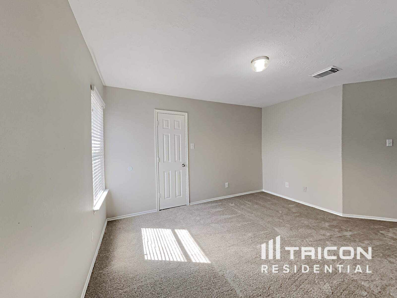 Building Photo - 18451 Sunrise Pines Dr